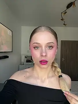 Snapshot of BabyAnais chatting on October 2025 09:10:01 AM BabyAnais online show from October 2025 09:10:01 AM