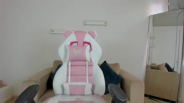 april smiith online show from November 2025 12:15:02 PM