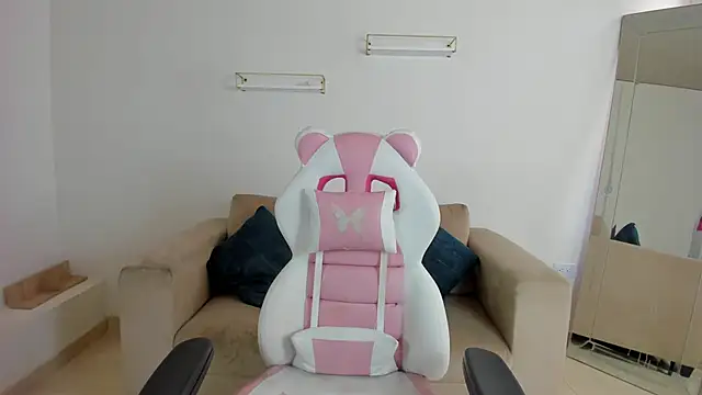 april smiith online show from November 2025 12:26:01 PM