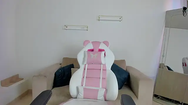 april smiith online show from November 2025 12:07:01 PM