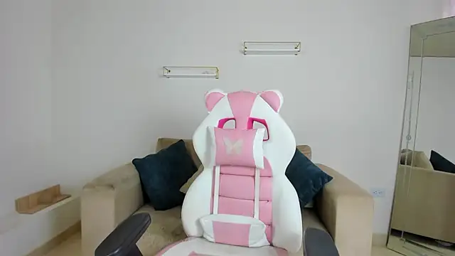 april smiith online show from February 2026 12:09:01 PM