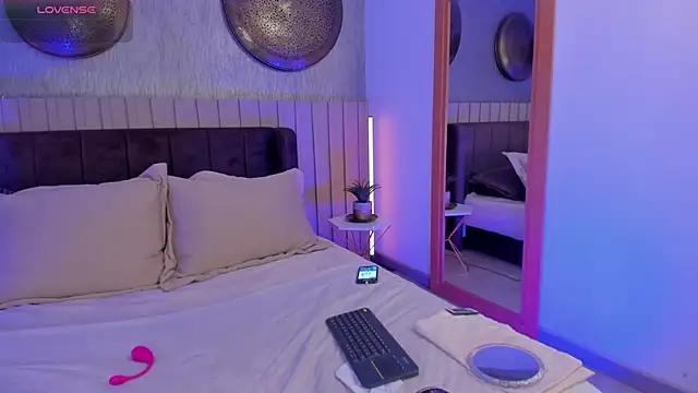 NaishaFord 1 online show from November 2025 03:18:02 AM