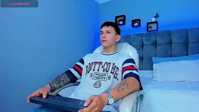 Thomas moon online show from December 2025 12:54:01 PM