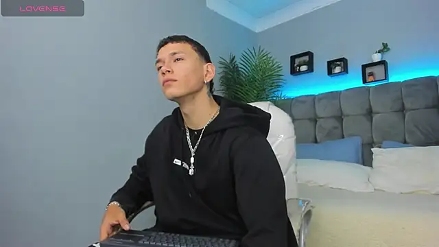 Thomas moon online show from March 2026 01:17:02 PM