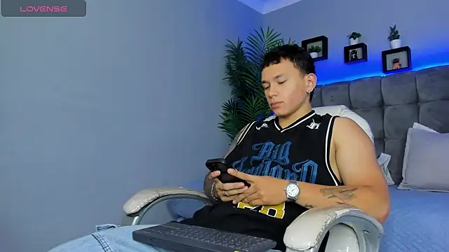 Thomas moon online show from April 2026 01:06:02 PM