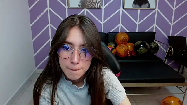 Adhara Kitten online show from November 2025 04:17:02 PM