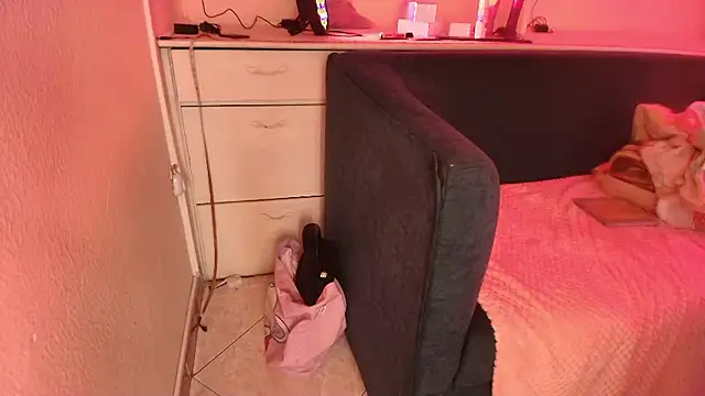 Terraelowen online show from October 2025 11:42:02 AM