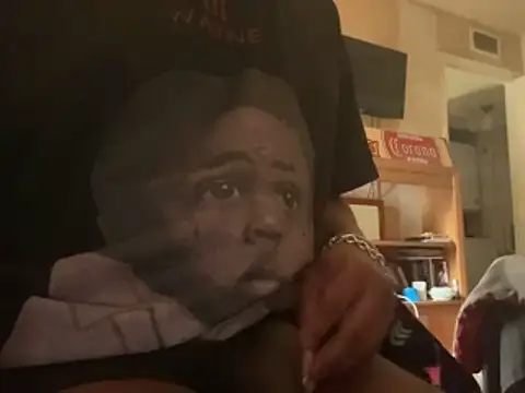 Prettyvsmonster online show from December 2025 04:56:01 PM