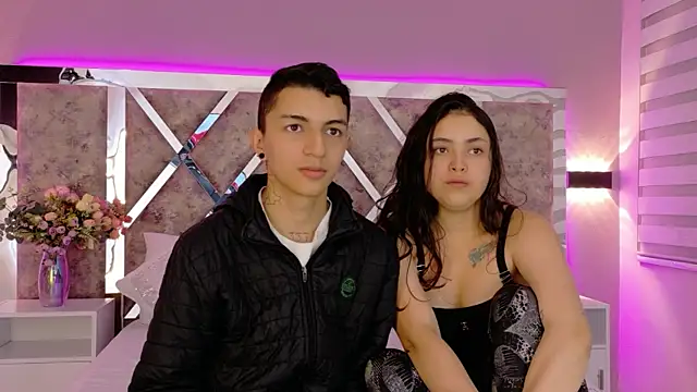 NickandAbby  online show from November 2025 11:43:02 AM