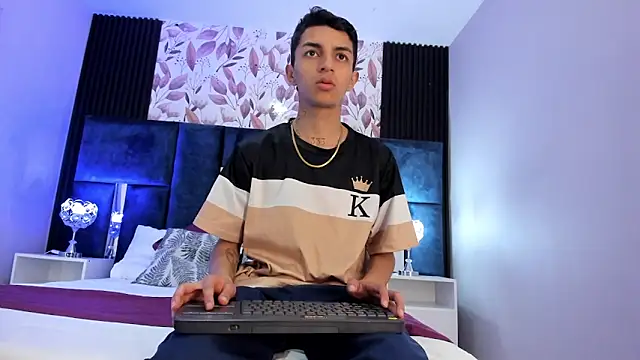 NickandAbby  online show from March 2026 07:09:01 PM