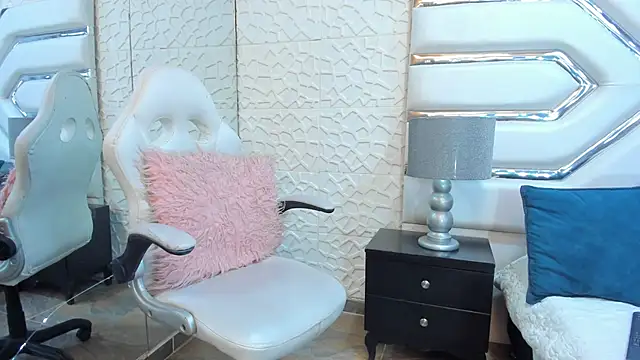 TatiLee online show from October 2025 01:45:02 PM