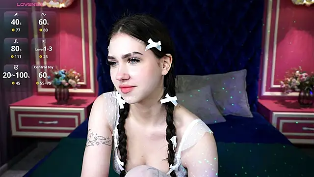 Snapshot of RuthandJess chatting on October 2025 08:49:01 PM RuthandJess online show from October 2025 08:49:01 PM