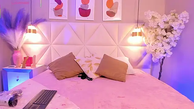 Viollet xoxo online show from October 2025 03:29:02 AM