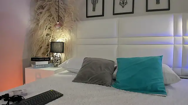 Snapshot of Viollet_xoxo chatting on December 2025 08:05:01 PM Viollet xoxo online show from December 2025 08:05:01 PM