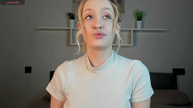 Julliakoill online show from November 2025 06:23:01 AM