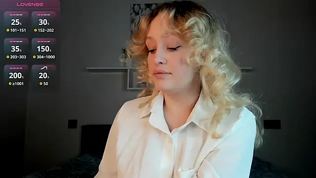 Julliakoill online show from November 2025 06:24:02 AM