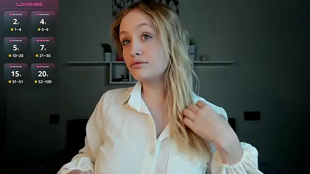 Julliakoill online show from December 2025 08:01:02 AM