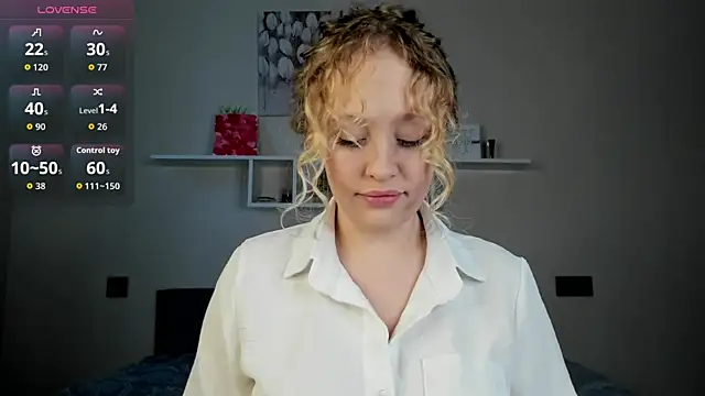 Julliakoill online show from December 2025 08:41:02 AM