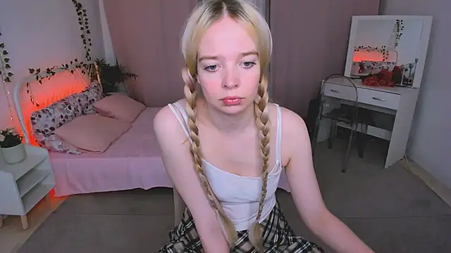 Snapshot of BellaMontgomery chatting on June 2026 10:26:01 PM BellaMontgomery online show from June 2026 10:26:01 PM