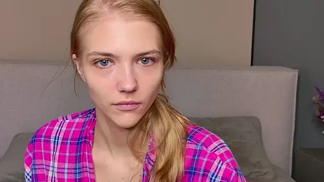 4example Chloe online show from April 2026 05:37:02 AM