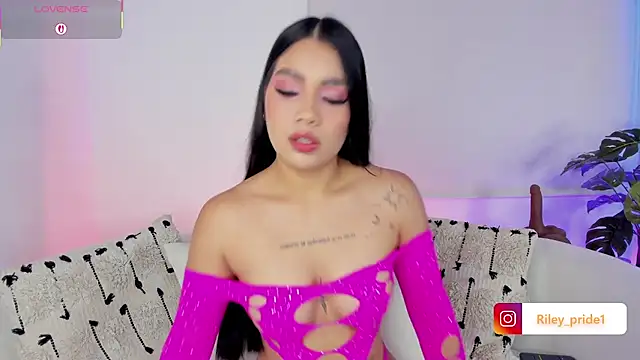 Snapshot of Cutie_Riley chatting on October 2025 03:32:01 PM Cutie Riley online show from October 2025 03:32:01 PM