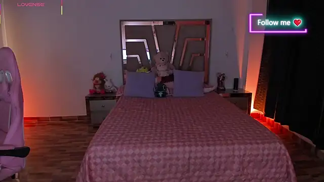 lunaarose online show from April 2026 04:37:02 AM