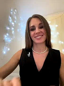 LucieMack online show from November 2025 05:25:02 PM