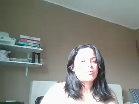 ITALIANASISIXX online show from April 2026 06:52:01 AM