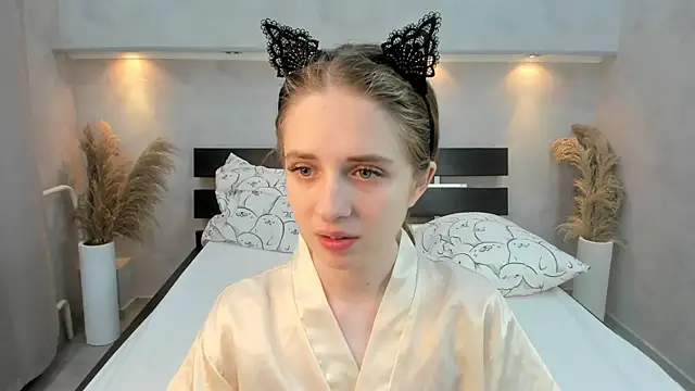 Camilla Kelly online show from October 2025 01:06:01 AM