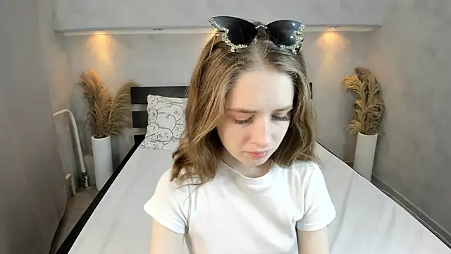 Camilla Kelly online show from October 2025 01:24:01 AM