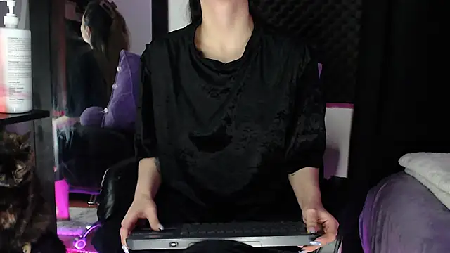 Snapshot of karlamoon23 chatting on November 2025 06:29:01 PM karlamoon23 online show from November 2025 06:29:01 PM