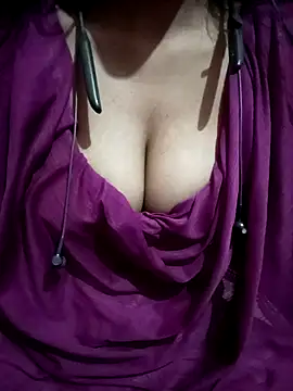 Snapshot of kaviyaponnu0987 chatting on February 2026 02:04:02 PM kaviyaponnu0987 online show from February 2026 02:04:02 PM