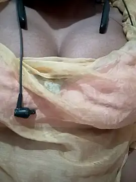 Snapshot of kaviyaponnu0987 chatting on February 2026 08:38:02 PM kaviyaponnu0987 online show from February 2026 08:38:02 PM