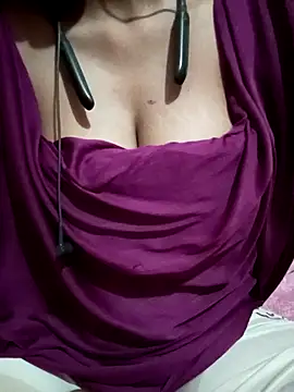 Snapshot of kaviyaponnu0987 chatting on March 2026 07:52:02 PM kaviyaponnu0987 online show from March 2026 07:52:02 PM