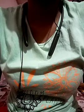 Snapshot of kaviyaponnu0987 chatting on March 2026 07:57:02 PM kaviyaponnu0987 online show from March 2026 07:57:02 PM