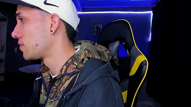 alexgiraldo   online show from October 2025 11:00:01 AM