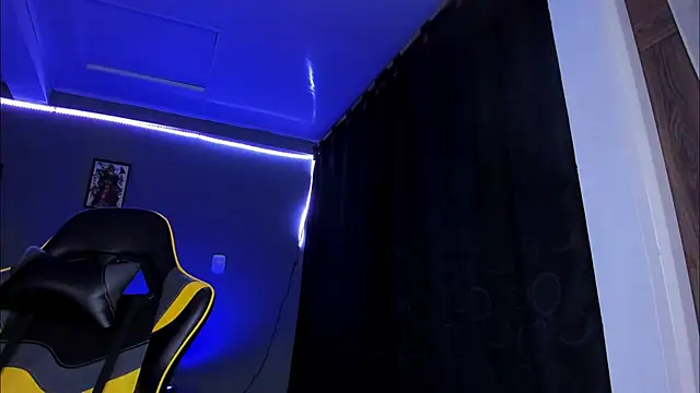 alexgiraldo   online show from November 2025 12:10:02 AM