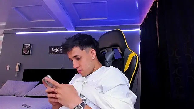 alexgiraldo   online show from November 2025 01:36:01 PM