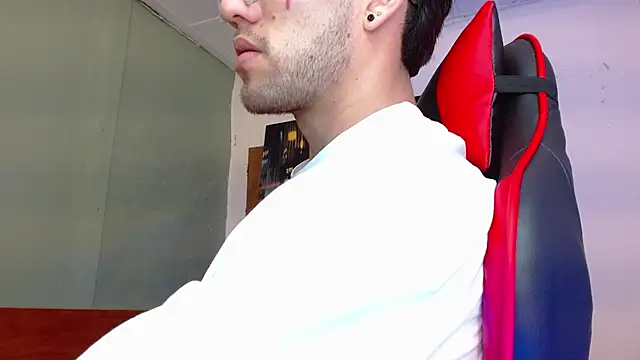 alexgiraldo   online show from June 2026 02:33:01 PM