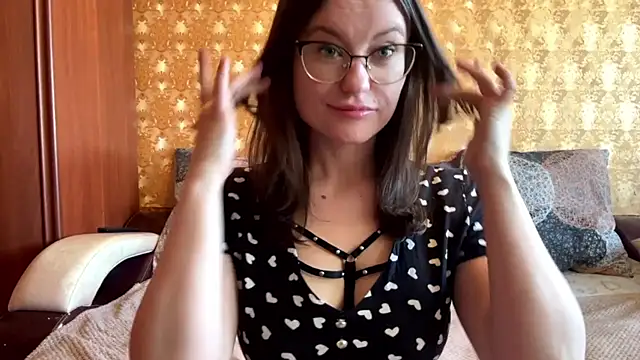 mia shine bright wow online show from December 2025 04:06:01 AM