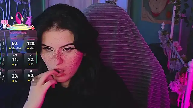 Snapshot of Dark_Shine chatting on November 2025 10:23:01 AM Dark Shine online show from November 2025 10:23:01 AM