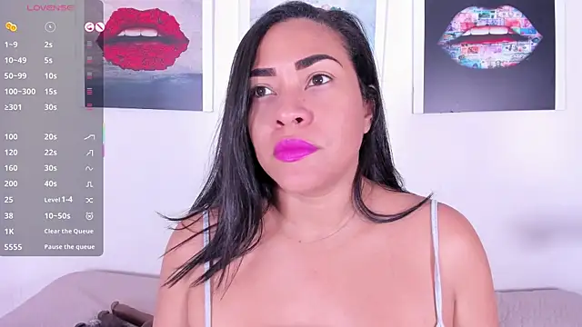 Snapshot of Monika-Ruiz chatting on November 2025 07:32:02 PM Monika-Ruiz online show from November 2025 07:32:02 PM