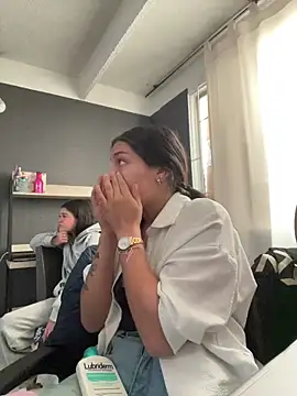 Alyha Cortes online show from November 2025 01:36:02 PM