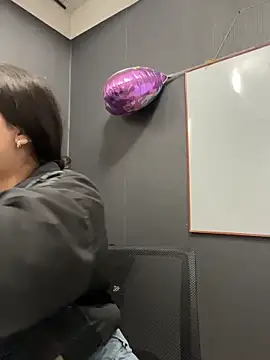 Snapshot of Alyha_Cortes chatting on February 2026 01:18:01 PM Alyha Cortes online show from February 2026 01:18:01 PM