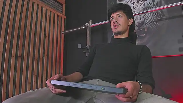 DimitriDeluxe online show from November 2025 08:08:02 PM