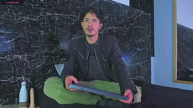 DimitriDeluxe online show from November 2025 12:59:01 PM