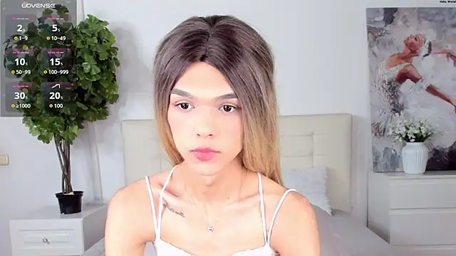 MadonnaRossi online show from April 2026 02:00:02 PM