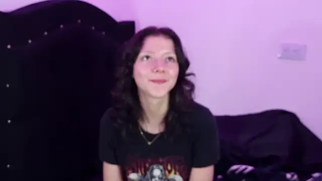 Snapshot of Lovers_cave chatting on September 2025 10:22:02 PM Lovers cave online show from September 2025 10:22:02 PM