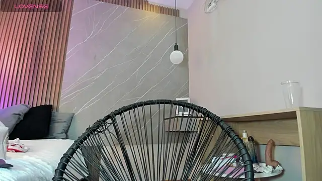 Snapshot of emma__rose1 chatting on November 2025 02:12:01 AM emma rose1 online show from November 2025 02:12:01 AM