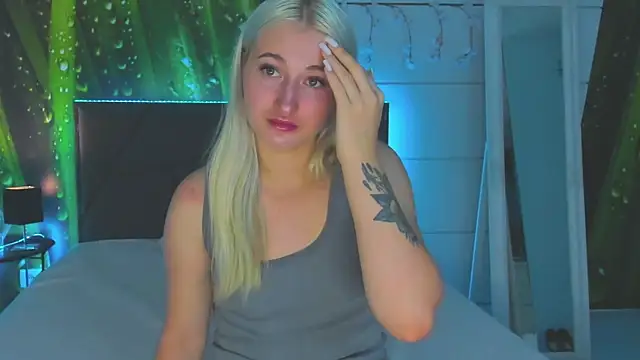 HollyTailors online show from October 2025 05:26:02 AM